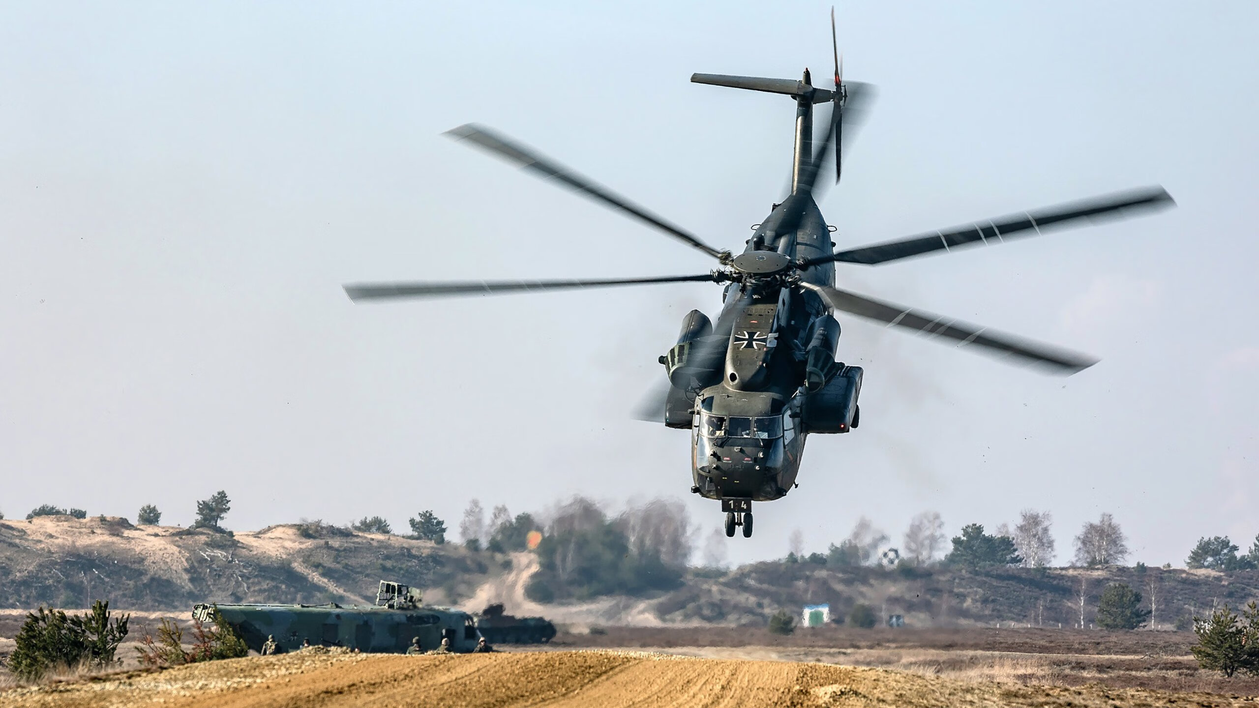 库里陪伴母亲出席体育公益颁奖典礼,库里2母亲节