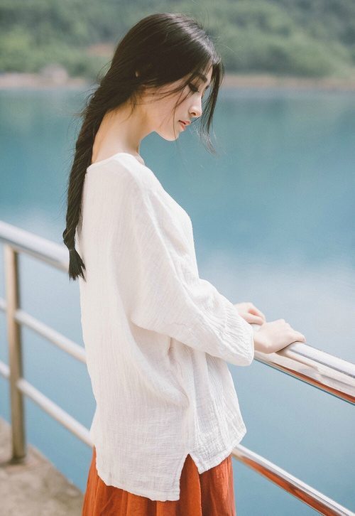 苏炳添与年轻选手交流起跑技术细节，苏炳添的起跑技术